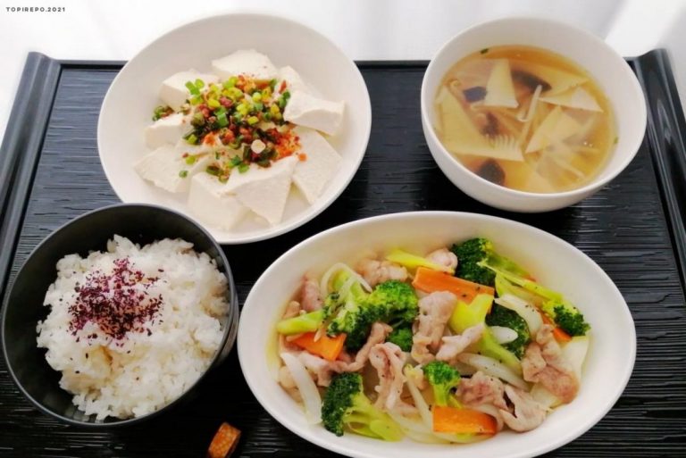 豚肉とブロッコリーの塩炒めすくい豆腐の粉ラー油がけ・中華スープ