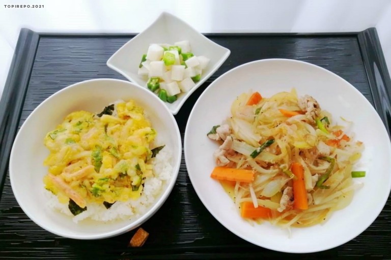 海鮮かき揚げ丼肉野菜炒め・長芋とオクラのポン酢がけ