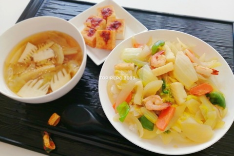 海鮮うま煮丼 副菜 焼き生揚げの粉ラー油だれ 副菜 レタスの中華スープ